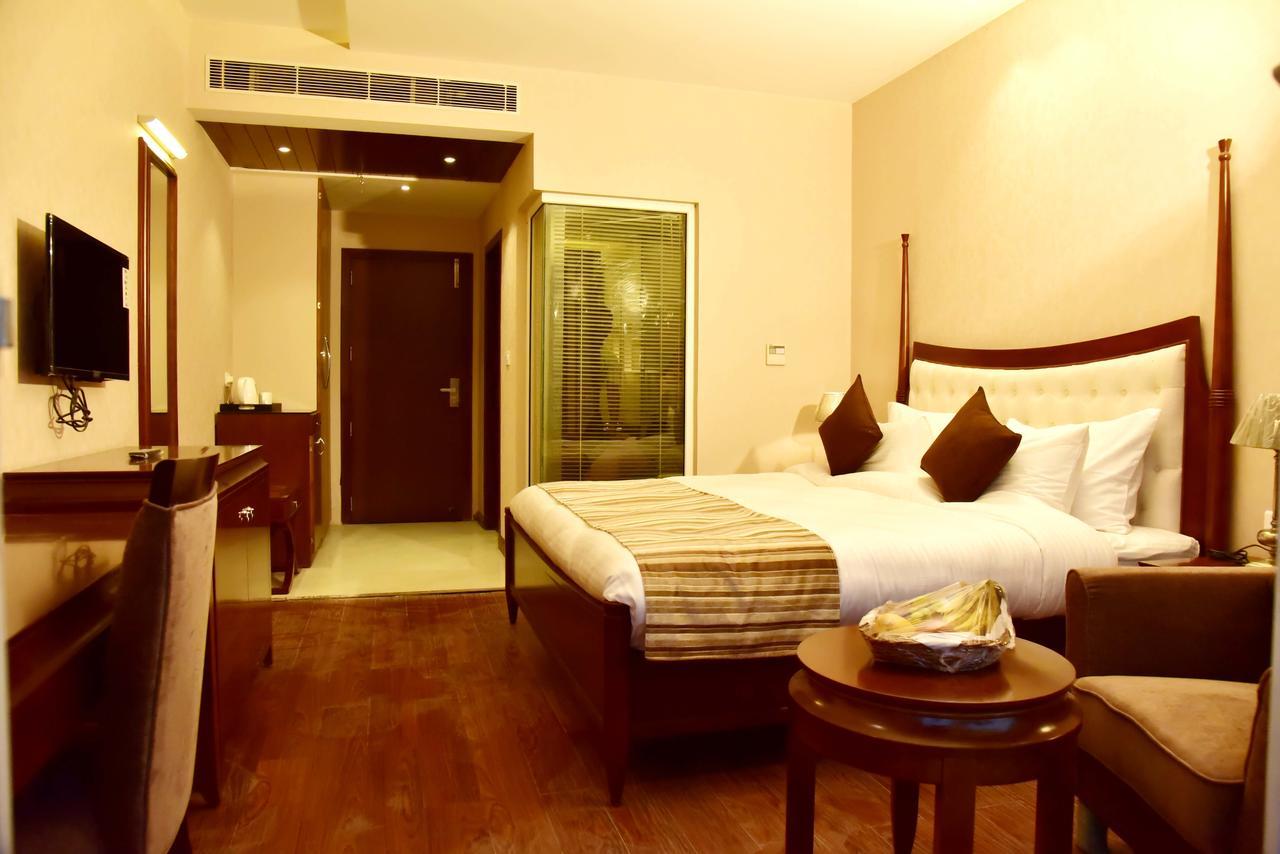 Season Hotel Nainital Luaran gambar